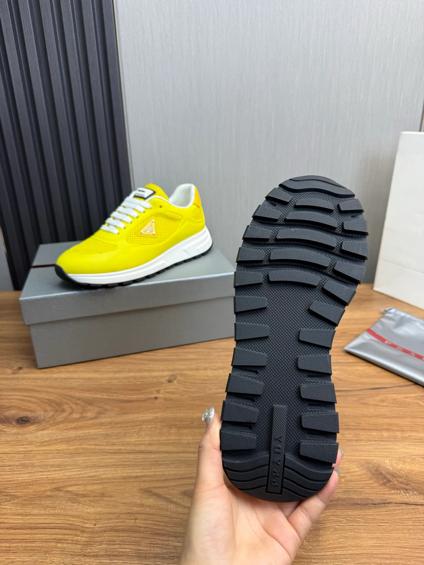 Men's shoes 💰580💰 [PRADA] Autumn and winter hot men's shoes shipped 👏Official website synchronized ⬆️Original fly-woven cowhide fabric + cowhide lining, 1⃣️:1⃣️reproduction, original sole, 38-45 (45. Customized, non-refundable)